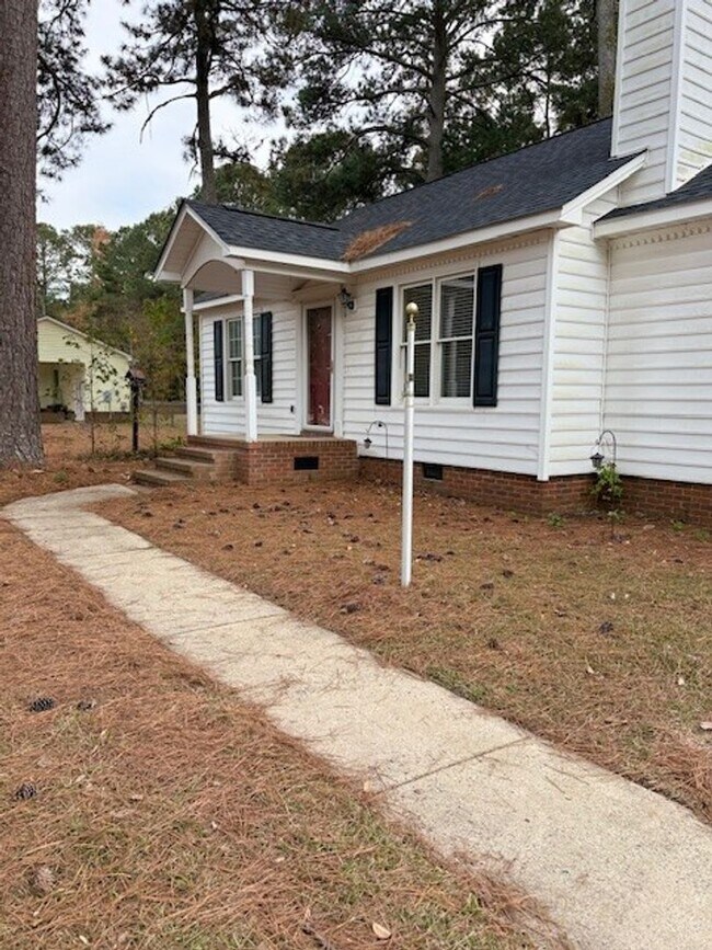 Foto del edificio - 107 Clairmont Rd NE