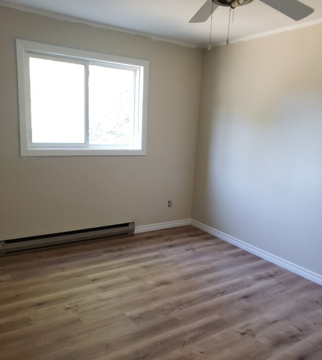 Building Photo - 365 Weller Ave