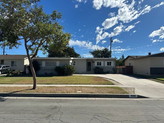 Foto del edificio - Adorable 3 Bed 2 Bath Fullerton Home Avail...
