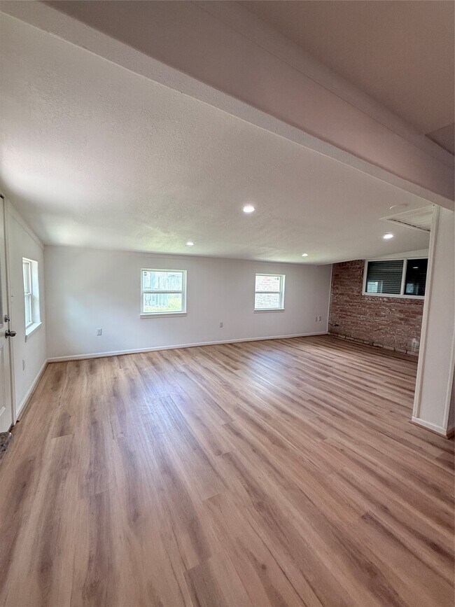 Foto del edificio - 12214 Corona Ln