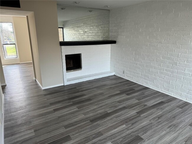 Building Photo - 648 Coeur de Royale Dr