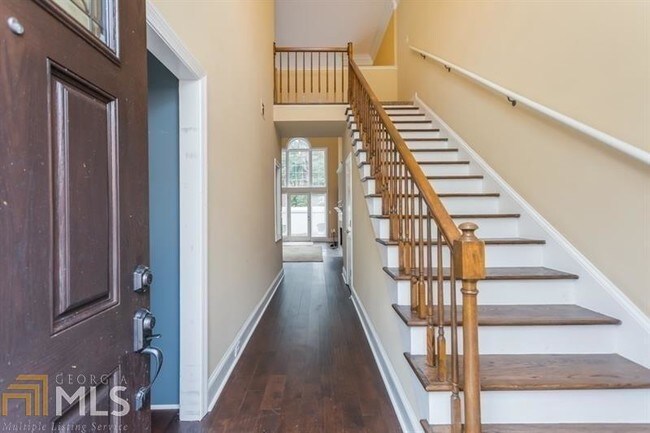 Building Photo - 1050 Huntcliff Trce