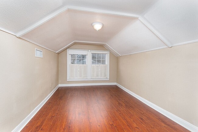 Building Photo - Spacious 4 Bed / 2 Bath Home with Garage & Fenced Backyard in Central Temple
