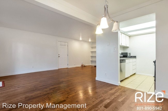 Building Photo - 2 br, 2 bath House - 1156 S Foothill Dr #115