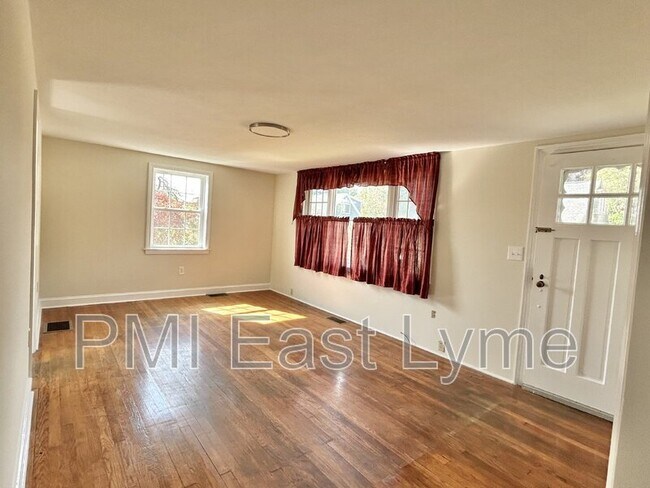 Foto del edificio - 32 Homestead Cir