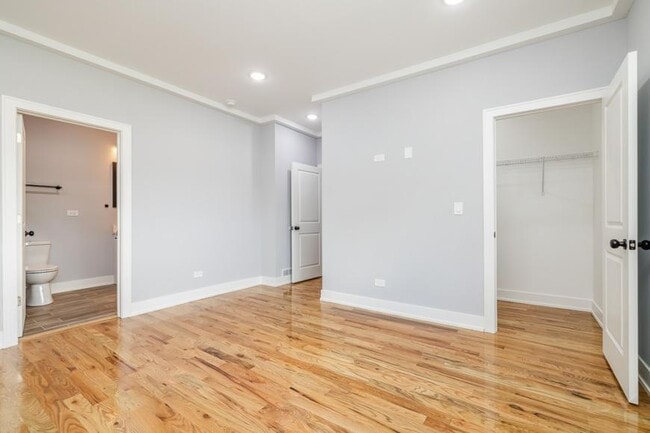 Building Photo - 3 bedroom in Chicago IL 60637