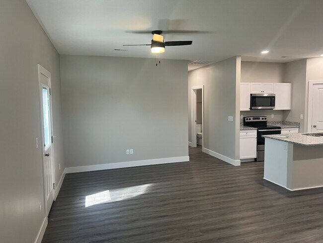 Building Photo - 5193 N Cypress St