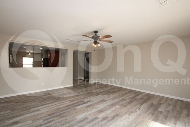 Foto del edificio - 43361 W Elizabeth Ave