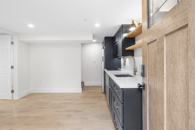 Foto del edificio - 5703 Fenwick Dr