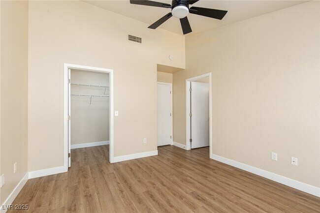 Foto del edificio - 2845 Carmel Ridge Dr