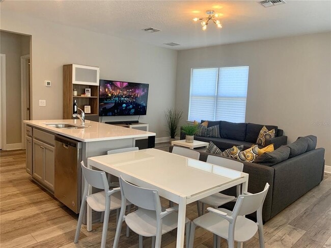 Building Photo - 8261 Lindahl Aly