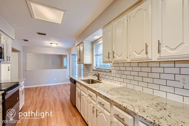 Foto del edificio - 3 br, 2 bath House - 3710 Bellaire Dr UNIT
