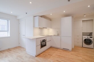 Building Photo - 25 Av des Pins O