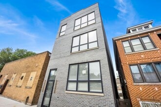 Building Photo - 2350 S Leavitt St
