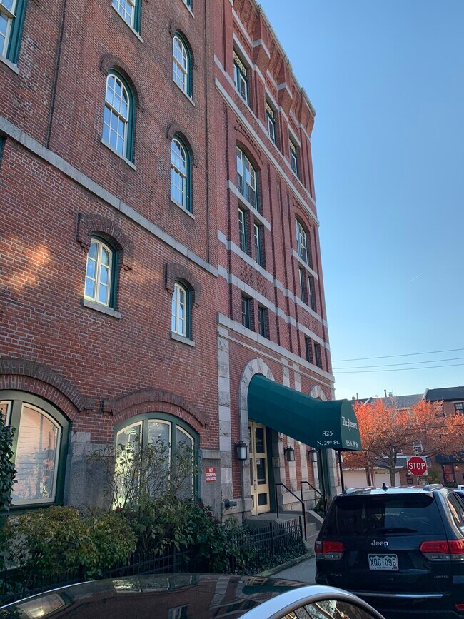 Foto del edificio - 825 N 29th St