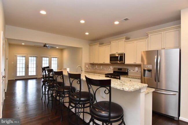 Foto del edificio - 20560 Charlotte Blvd