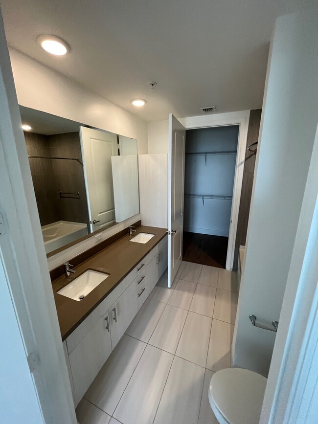 Foto del edificio - 2067 NE 161st St