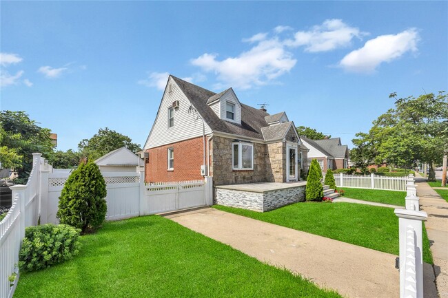 Building Photo - 933 Fenworth Blvd