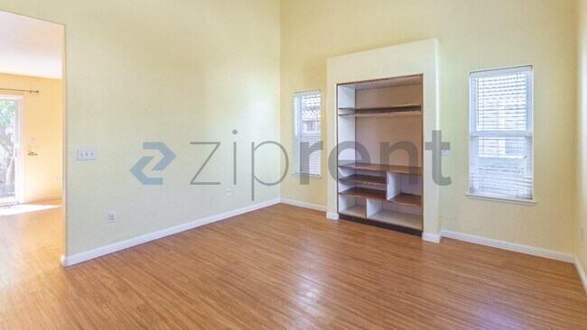 Building Photo - Unit
