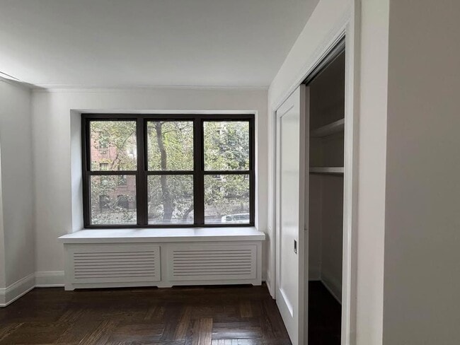 Building Photo - 137 E 38th St