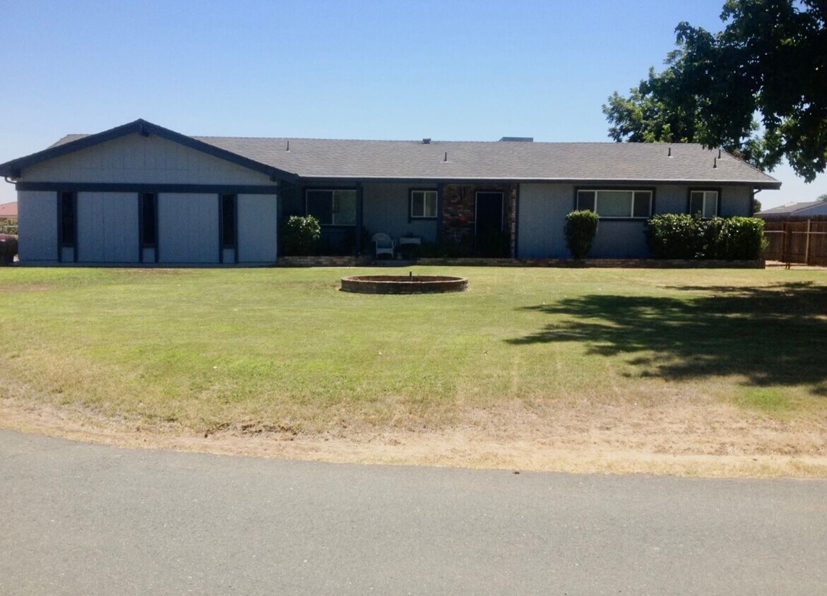 3 Bedroom/2 Bath Country Home Located in Lodi House Rental in Lodi