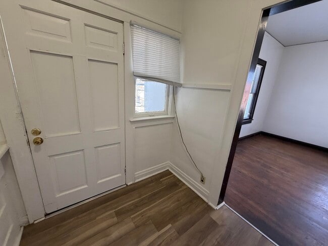 Building Photo - 308.5 Walnut-