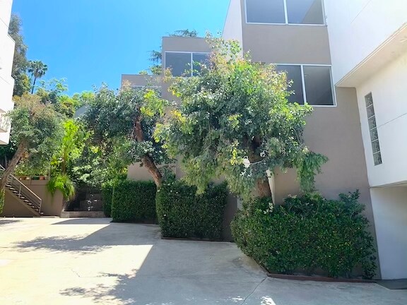 Foto del edificio - 2100 Griffith Park Blvd