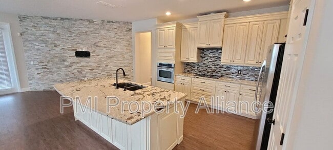 Building Photo - 10114 Stratford Pointe Ave