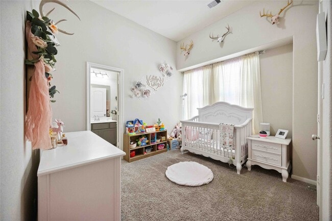 Building Photo - 323 Biltmore Loop