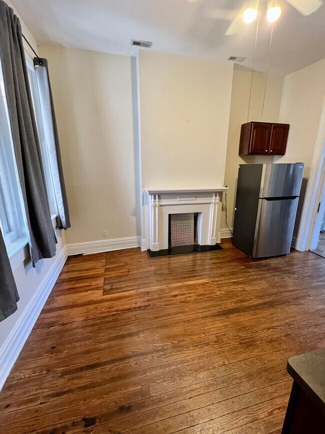 Foto del edificio - 212 W Main St