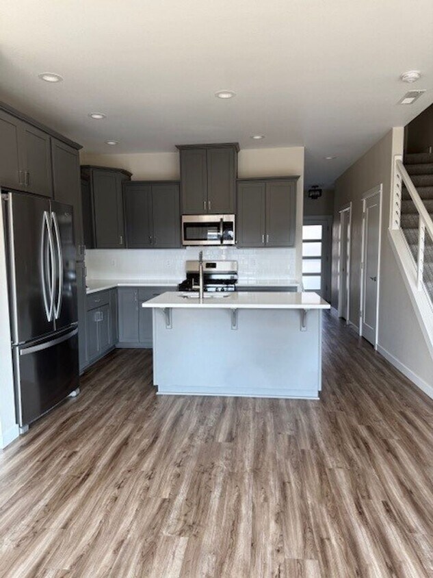 Foto principal - FREE RENT!! Newer South Salem Townhome - 2...