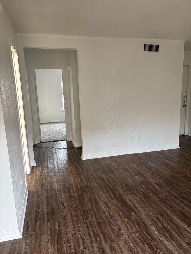 Foto del edificio - 1812 Meadowgreen Dr