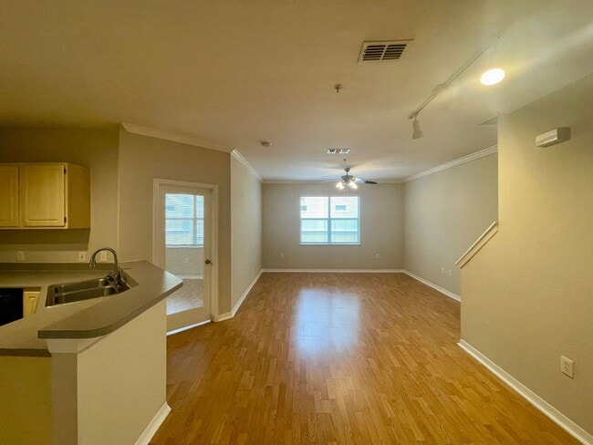 Building Photo - Move In Special! Spacious 2BR/2BA Visconti...