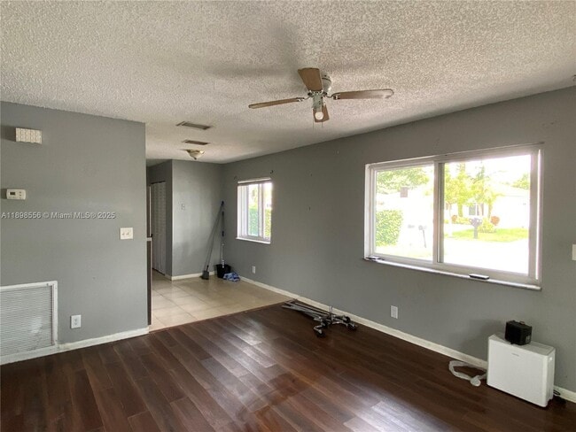 Foto del edificio - 6132 SW 39th St