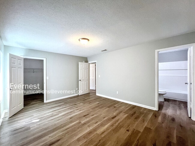 Building Photo - 3573 Russelwood Dr
