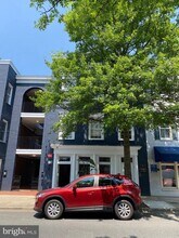 Building Photo - 352 Main St