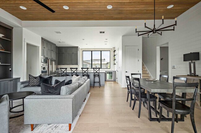 Foto del edificio - 2204 Escape Blvd.