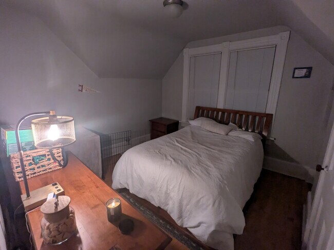 Foto del edificio - 2247A N. Summit Ave