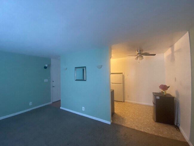Building Photo - 306 E Furman Dr