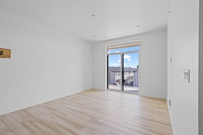 Building Photo - 311 E Lorene St