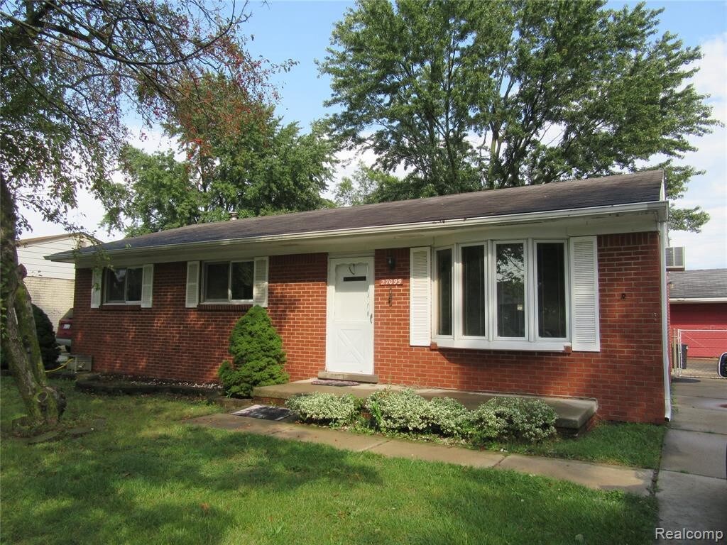 27099 Mayfair Ave, Brownstown Charter Township, MI 48183 House Rental