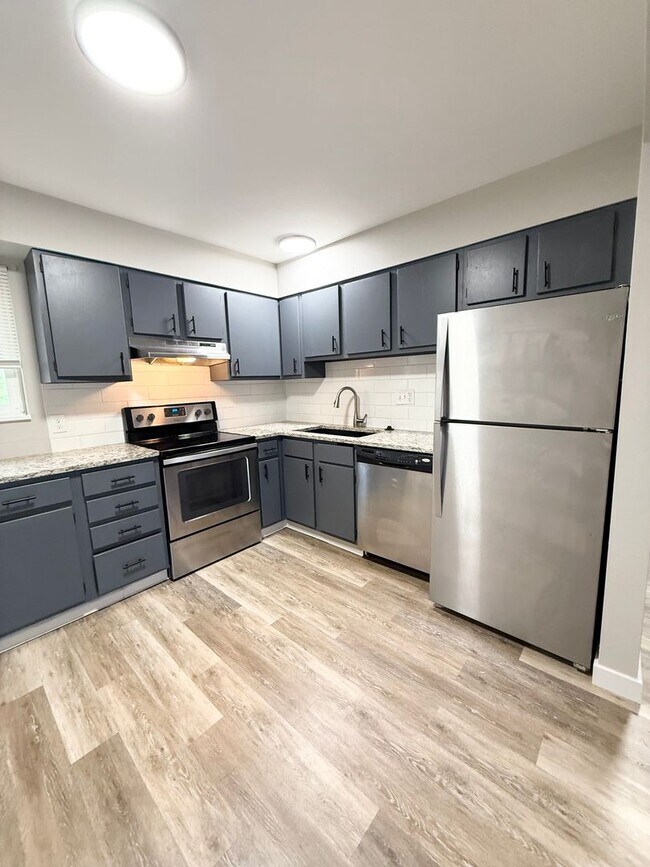 Foto del edificio - 4413 Forrest Hill Rd