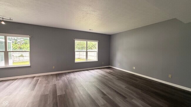 Foto del edificio - 6015 Lakeside Manor Ave