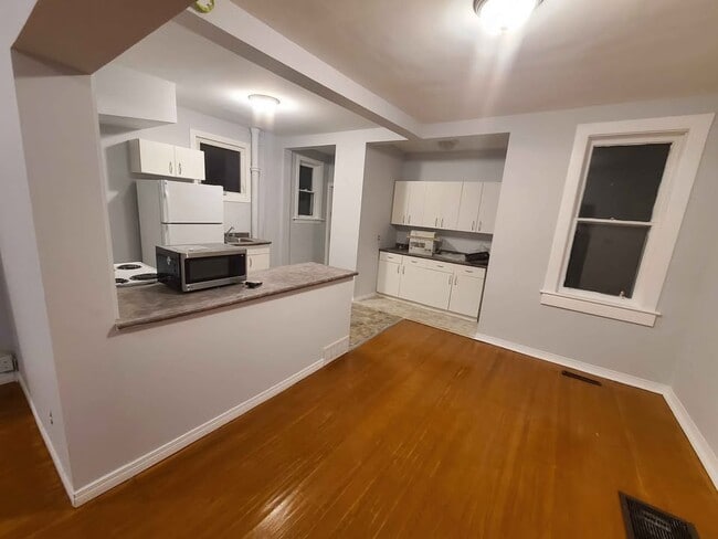 Building Photo - 307 Lipton St