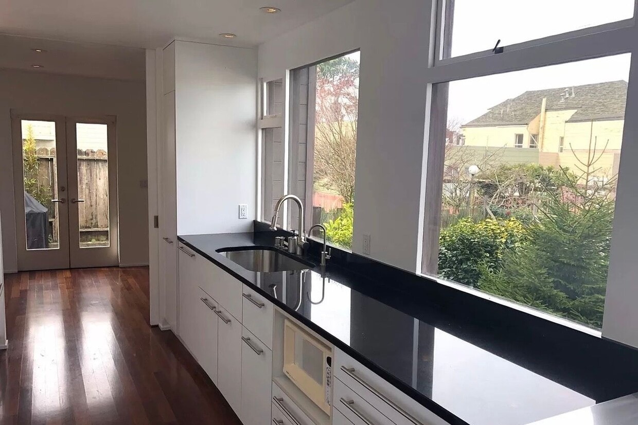 Tranquil & Spacious 2 BR/Den/ 1 BA Condo in the Central Richmond District - Tranquil & Spacious 2 BR/Den/ 1 BA Condo in the Central Richmond District