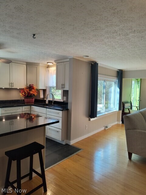 Foto del edificio - 3447 Wyoga Lake Rd