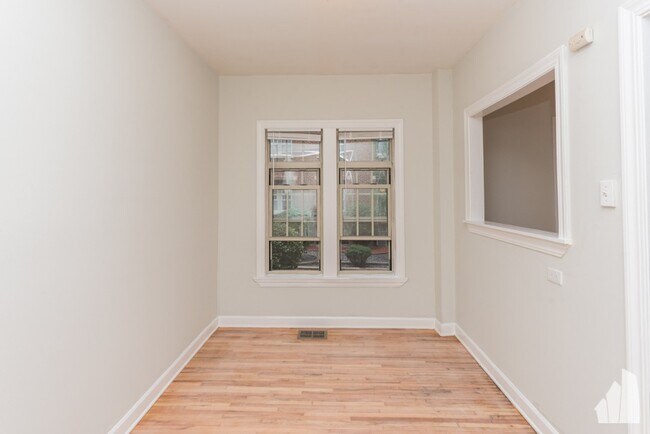Foto del edificio - 630 W Barry Ave