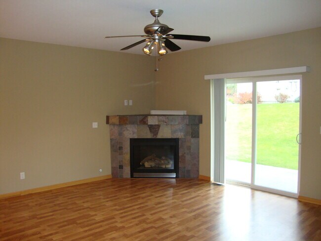 Building Photo - 512