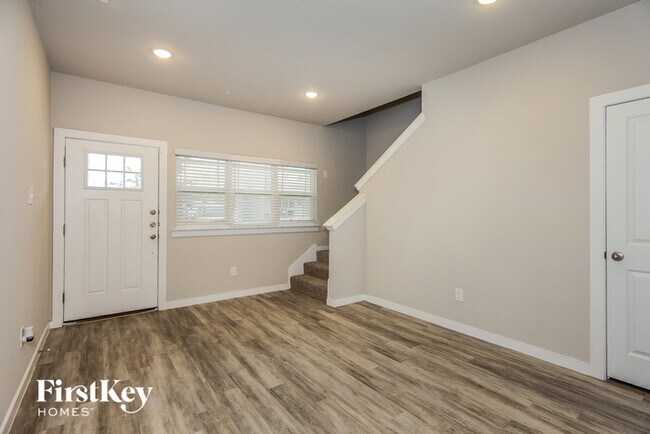 Building Photo - 613 Sophia Wy