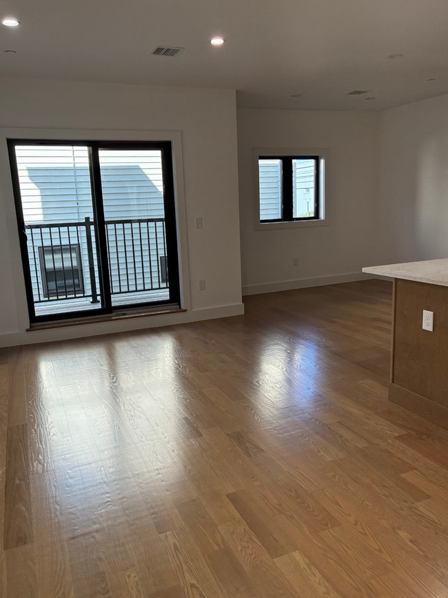 Building Photo - 97 Addison St